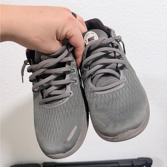 Nike grey free runs - Picture 7 of 9